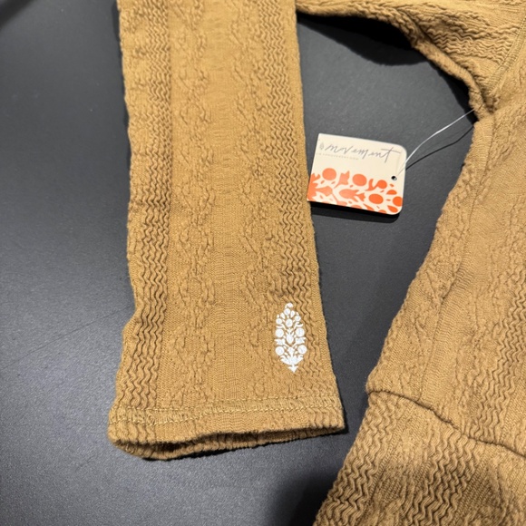 FP Movement By Free People Women's Cropped Hoodie W/Thumbholes~NWT~Size XS - Picture 5 of 6